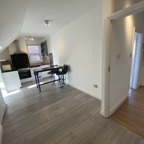 Golders Green Road, NW11 8BB